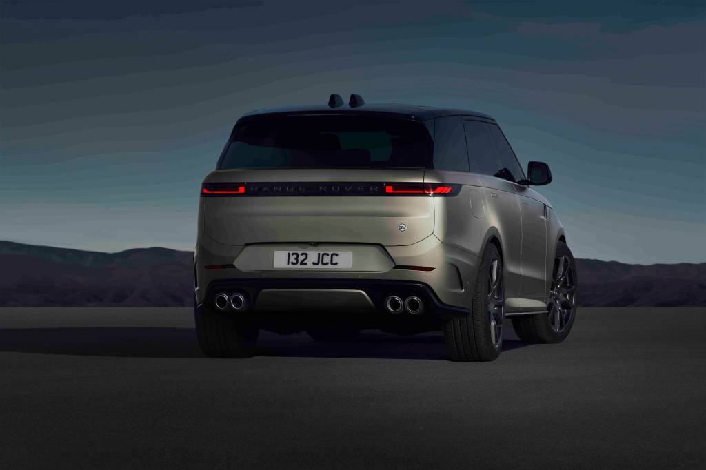 RRS_24MY_SV_LOCATION_003_310523 Range Rover Sport SV