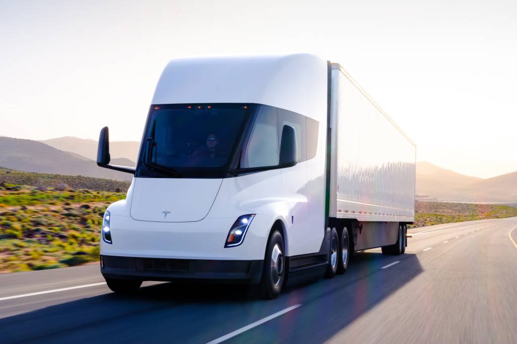 Tesla Semi (1) Tesla Semi (1)