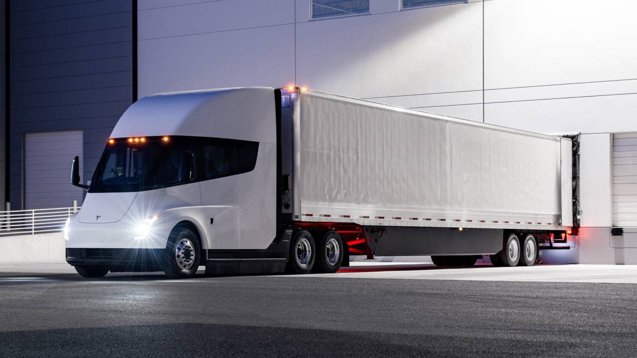 Números do Tesla Semi impressionam, mas falta de testes independentes inspira cautela