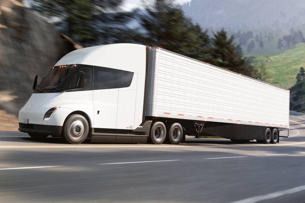 Tesla Semi (2) Uma das promessas da Tesla é a capacidade do Semi subir ladeiras à velocidade máxima da estrada