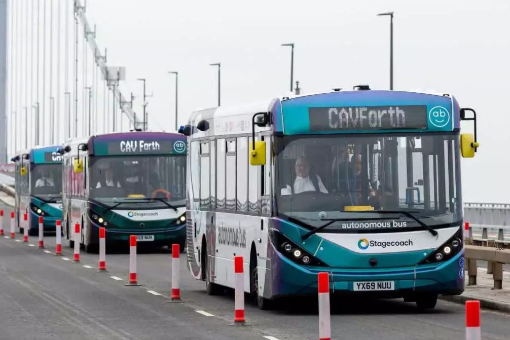 Escócia inaugura linhas de ônibus sem motorista e que rodam a 80 km/h