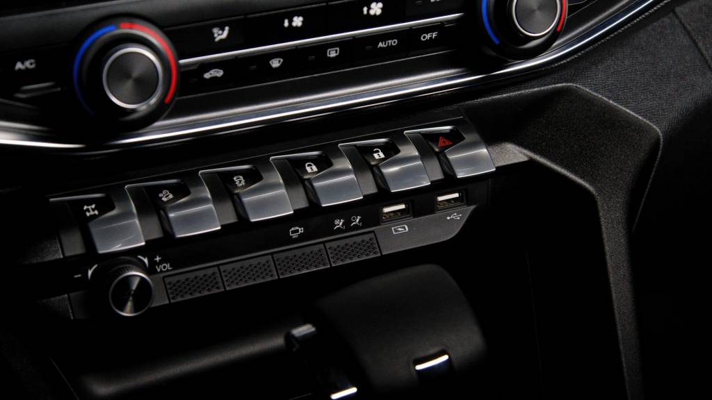 2202120-x7rkds2x6r Interior Fiat Titano