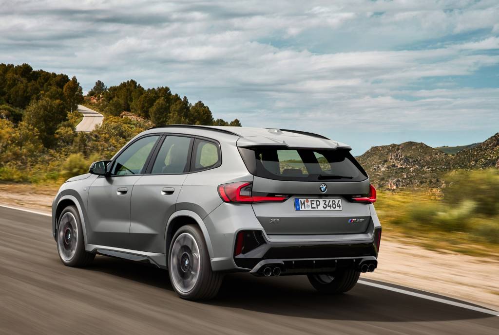 P90509737_lowRes_bmw-x1-m35i-m-frozen BMW X1 M35i
