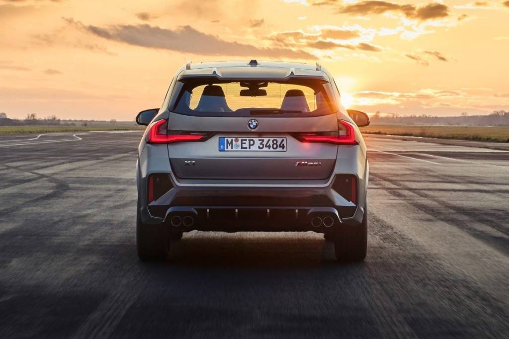 P90509763_lowRes_bmw-x1-m35i-m-frozen BMW X1 M35i