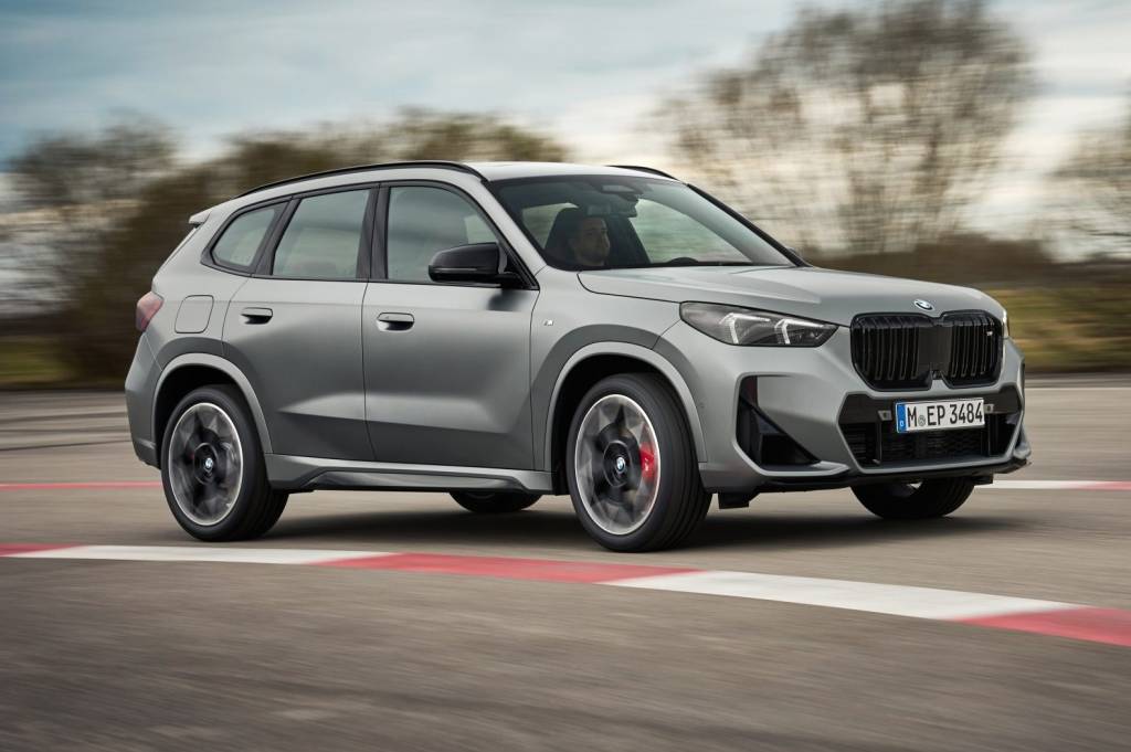 P90509766_lowRes_bmw-x1-m35i-m-frozen BMW X1 M35i