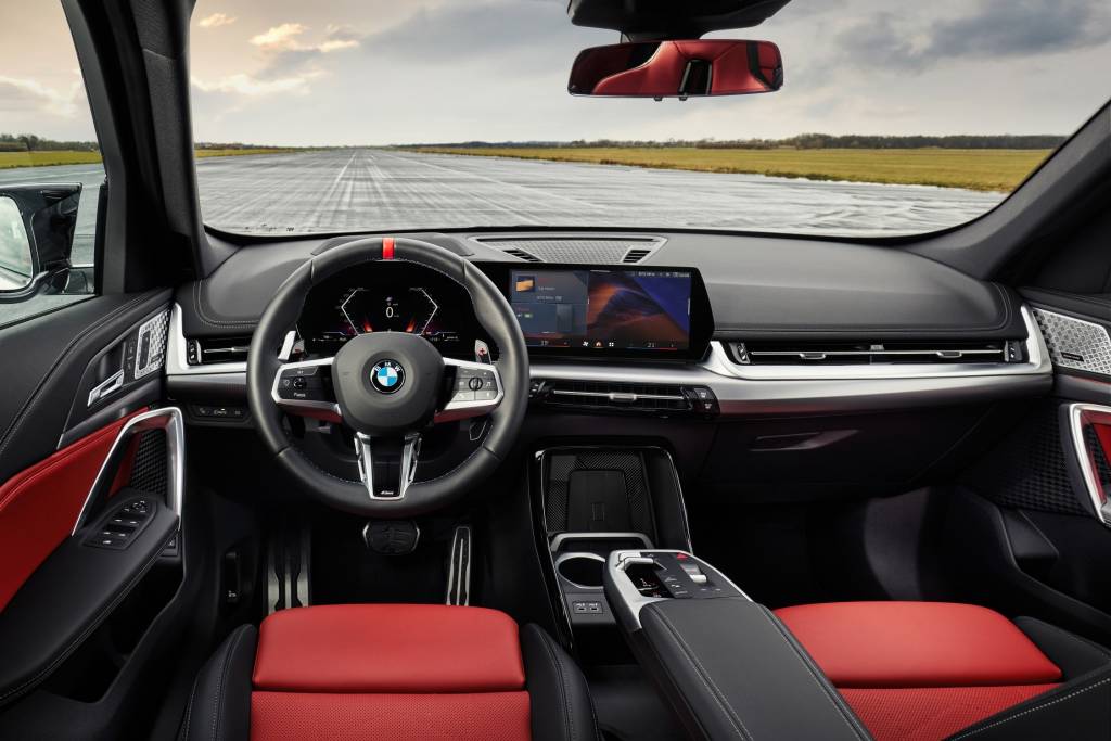 P90509804_lowRes_bmw-x1-m35i-m-frozen BMW X1 M35i