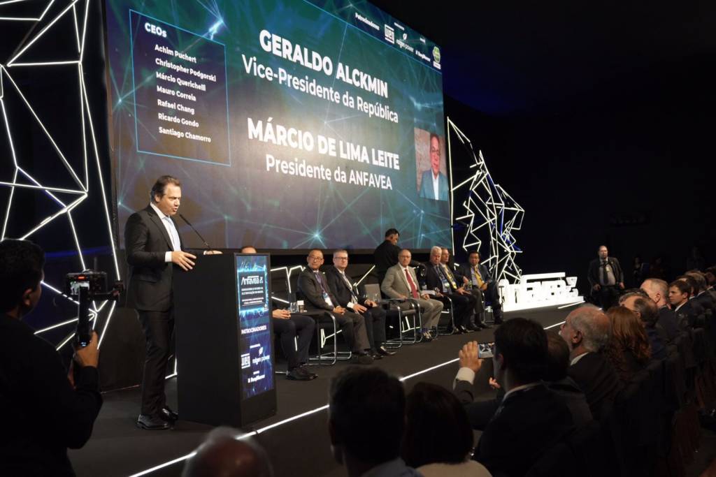 WhatsApp Image 2023-06-16 at 14.40.08 Presidente da Anfavea em debate com CEO