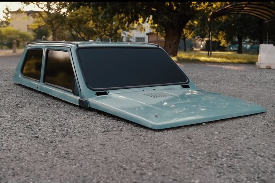 YouTubers transformam Fiat Panda no carro mais rebaixado do mundo