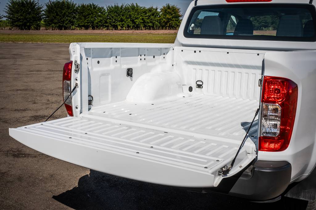 1FLP0518 Nissan Frontier S