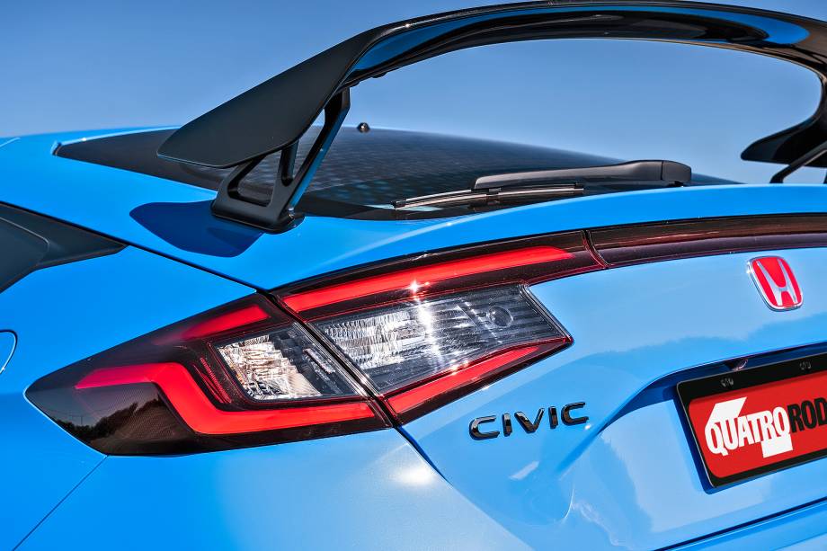 Type R é o único Civic com tampa do porta-malas de plástico, algo padrão no Corolla hatch