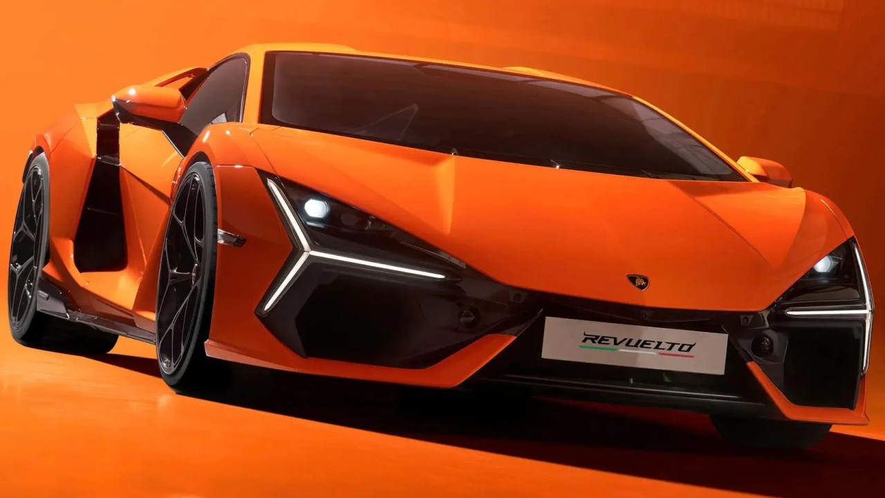 Lamborghini Revuelto 2023