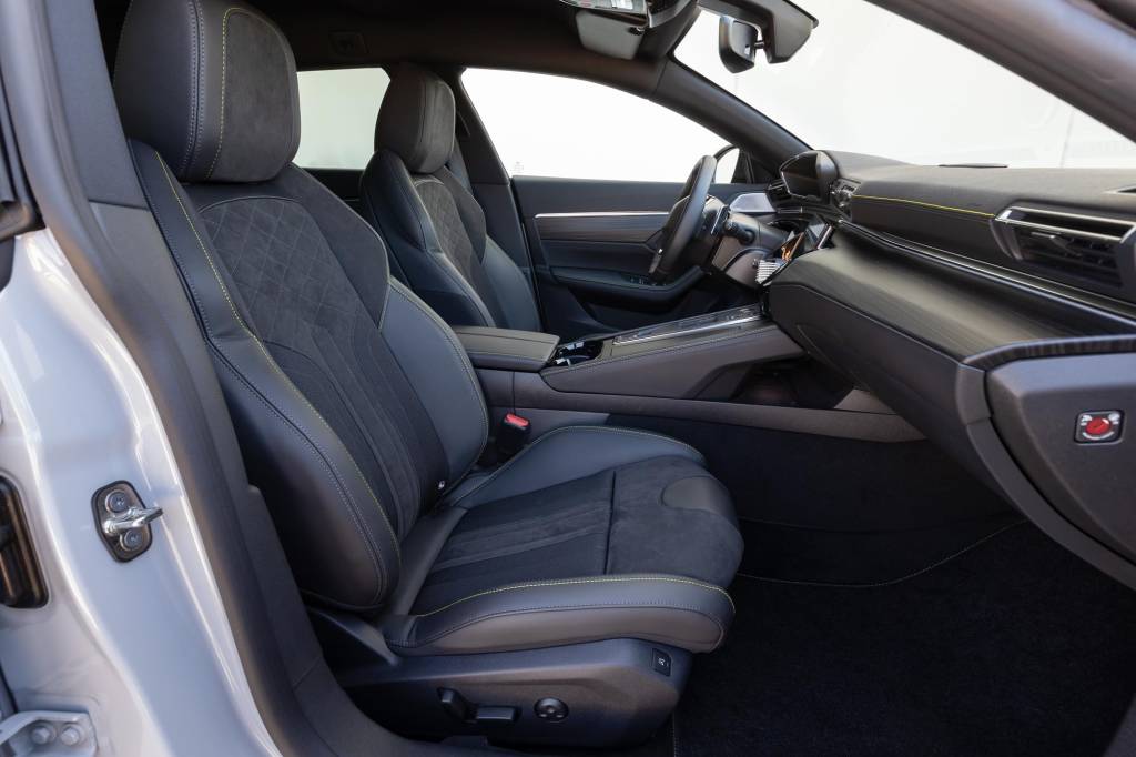 PEUGEOT_508 PSE SW 2024 (2) PEUGEOT 508 PSE SW 2024