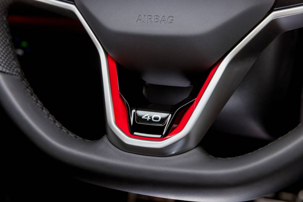Small-17080-2024VolkswagenJettaGLI40thAnniversaryEdition Jetta GLI edição aniversário
