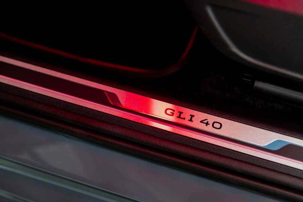 Small-17082-2024VolkswagenJettaGLI40thAnniversaryEdition Jetta GLI edição aniversário