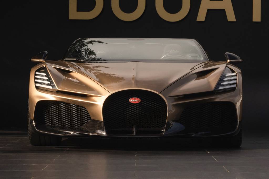 Único Bugatti Mistral de ouro com 1.600 cv pode vir ao Brasil em breve