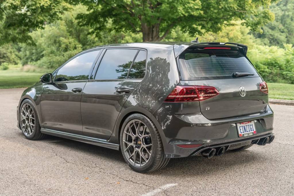 2017_volkswagen_golf-r_2017_volkswagen_golf-r_e9962c86-b502-4a03-8482-d3a9f1f51fea-GRFQ0d-75584-75585-scaled-1
