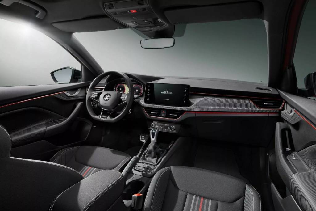 Skoda Kamiq Interior com acabamento Monte Carlo