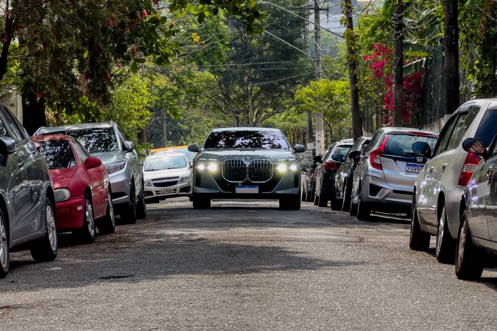 BMW i7 xDrive60 testado por QUATRO RODAS-3 BMW i7 xDrive60 testado por QUATRO RODAS-3