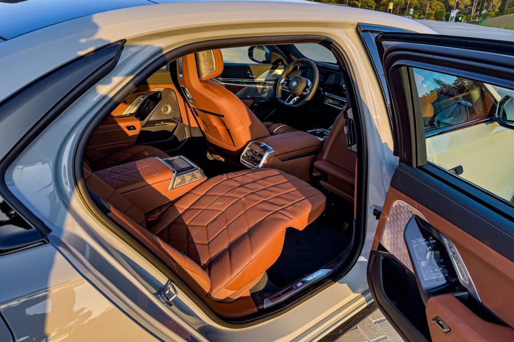 BMW i7 xDrive60 testado por QUATRO RODAS-8 BMW i7 xDrive60 testado por QUATRO RODAS-8