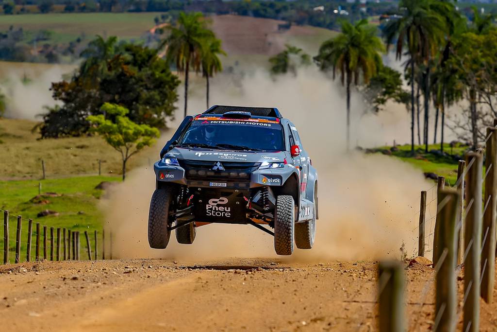 Mitsubishi L200 Triton Sport Racing (5) Mitsubishi L200 Triton Sport Racing