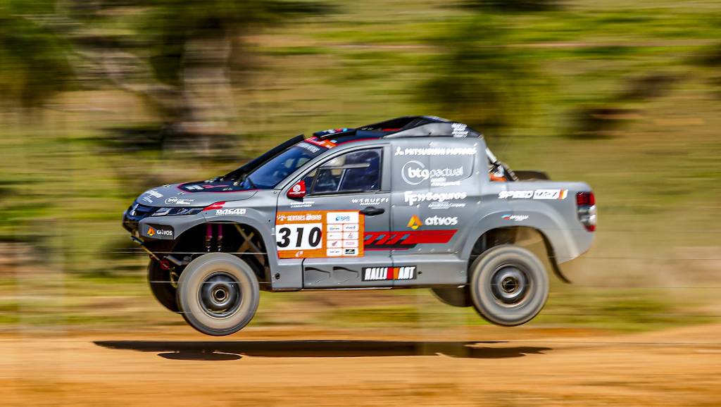 Mitsubishi L200 Triton Sport Racing (6) Mitsubishi L200 Triton Sport Racing
