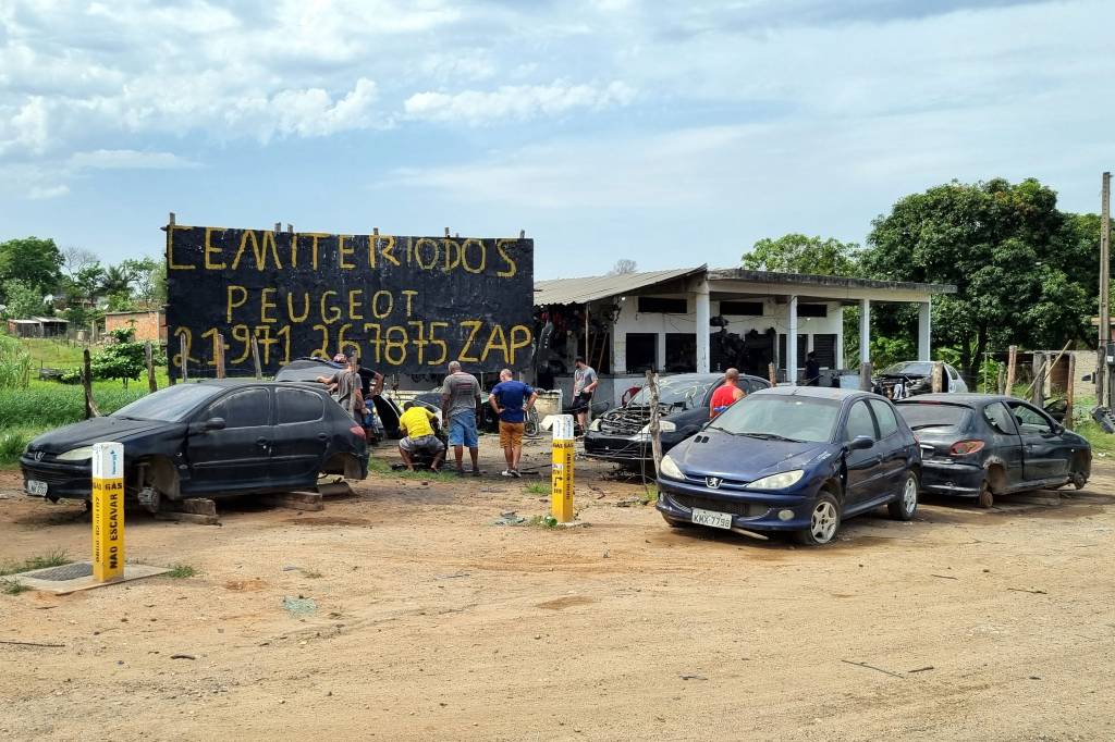Cemitério dos Peugeot tenta manter carros franceses vivos a qualquer custo