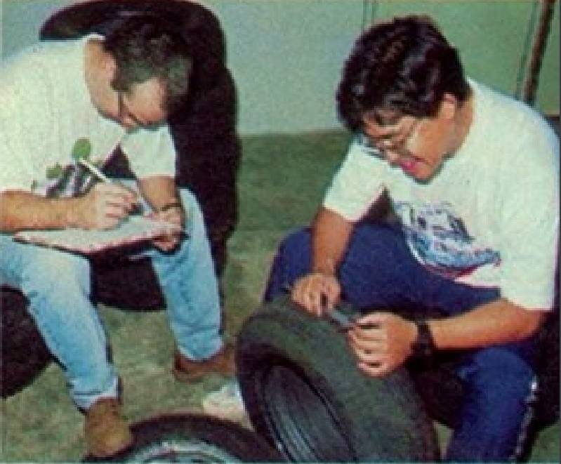 Paulo Campo Grande e Wilson Toume Paulo Campo Grande (à esquerda) e Wilson Toume (à direita), durante um teste de pneus publicado em 1996