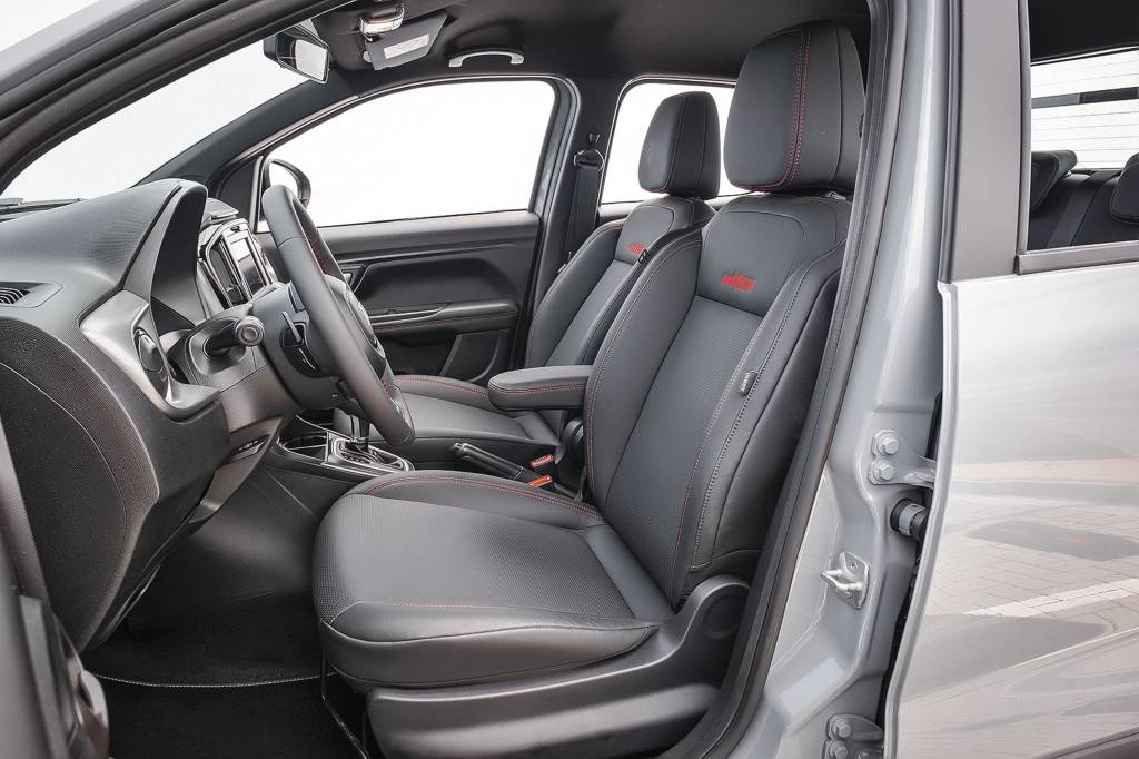 CHEVROLET mONTANA x FIAT sTRADA CHEVROLET mONTANA x FIAT sTRADA