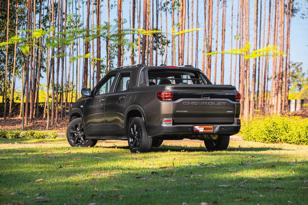 CHEVROLET mONTANA x FIAT sTRADA