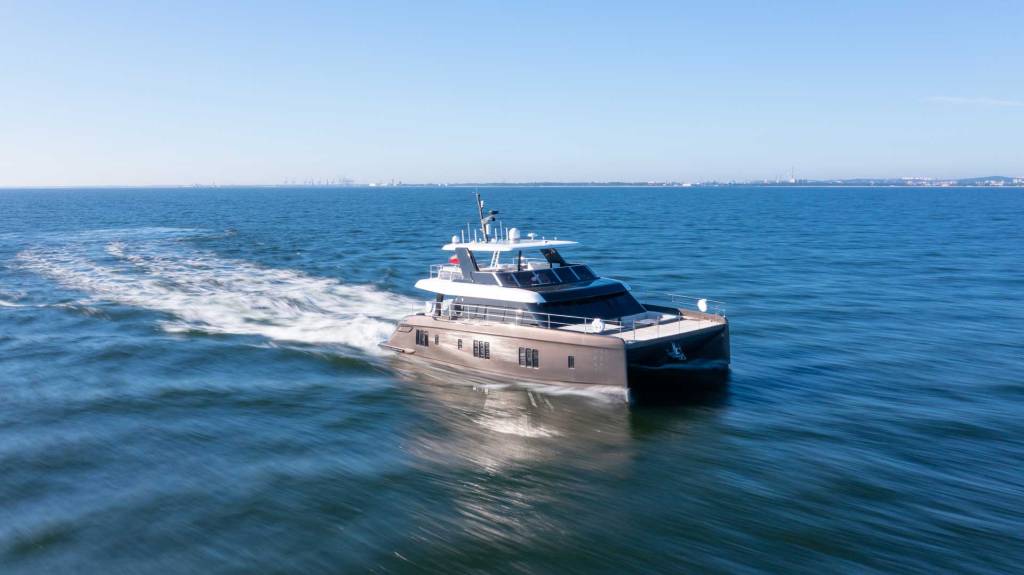 60-sunreef-power-exterior-02-3 Sunreef 60 Alonso