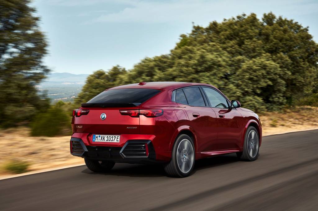 BMW iX2 xDrive30 2 BMW iX2