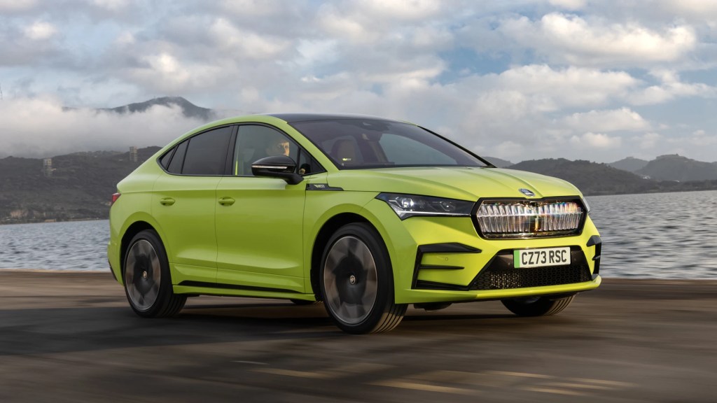 Skoda Enyaq vRS é SUV cupê elétrico com DNA da Volkswagen e bate recordes