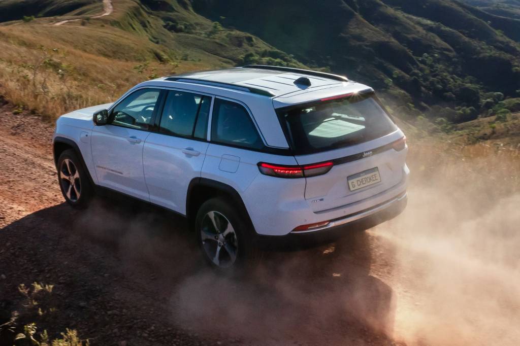 Jeep_Grand_Cherokee_4xe_009 Capacidade off-road se mantém presente