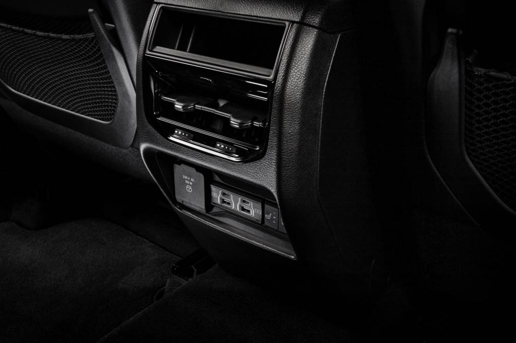 Jeep_Grand_Cherokee_4xe_063 Funções são bem distribuídas pela cabine