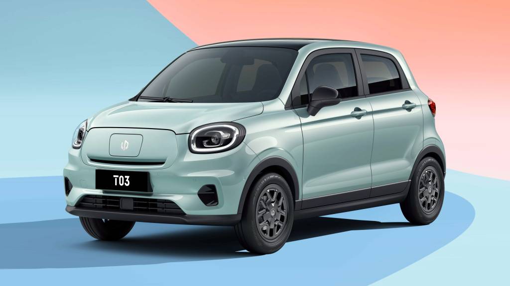 Stellantis dribla taxações e começa a fabricar carro chinês na Europa