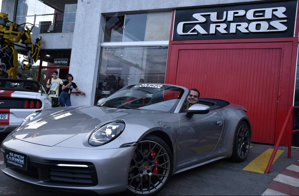 Gaúcho largou cargo público para pilotar carrões e já dirigiu mais de 500