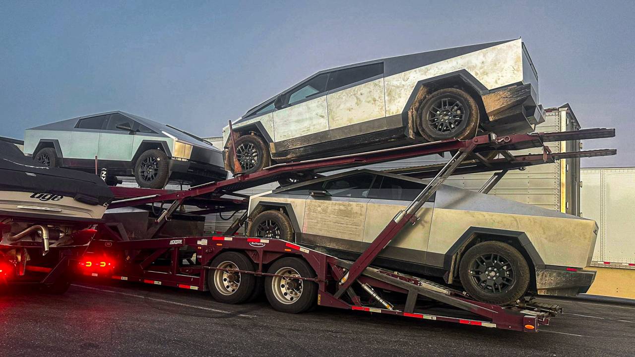 Várias Tesla Cybertruck já circulam, em caminhões ou não, pelos Estados Unidos