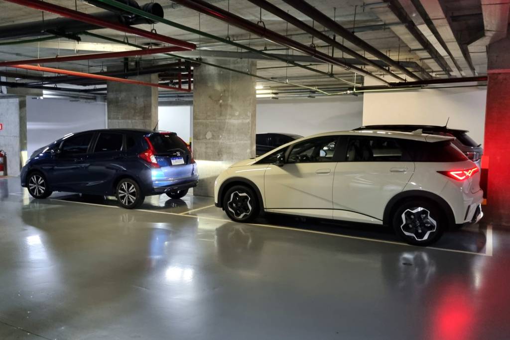 BYD Dolphin e Honda Fit (1) BYD Dolphin e Honda Fit