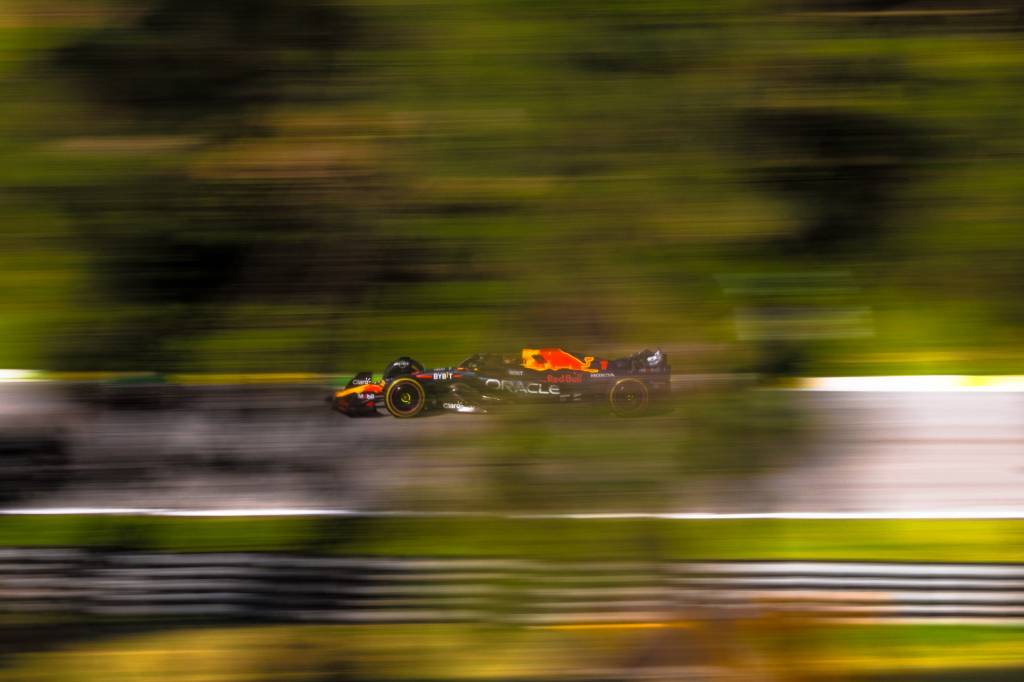 Max Verstappen repetiu, no Brasil, um desempenho à parte do resto da Fórmula 1