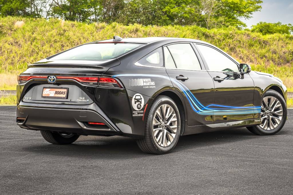 Toyota Mirai, carro a hidrogênio testado no Brasil por QUATRO RODAS (6) Toyota Mirai, carro a hidrogênio testado no Brasil por QUATRO RODAS (6)