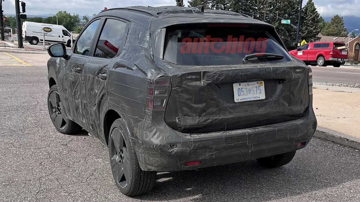 Novo nissan kicks flagrado em testes
