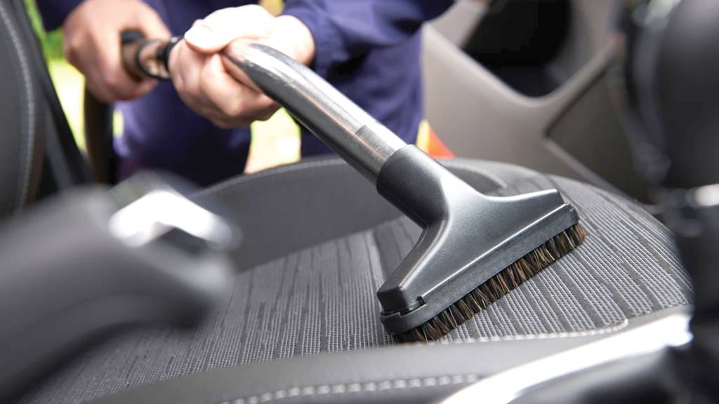 Higienizar o interior do carro evita problemas de saúde; como fazer?