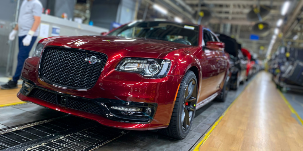 Fim da linha: Chrysler encerra a produção do sedã 300 após 20 anos