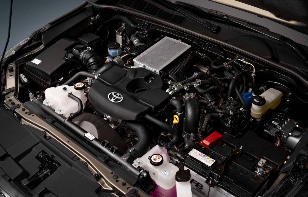 2023-hilux-hybrid-48v-int-01 (1) Toyota Hilux Hybrid