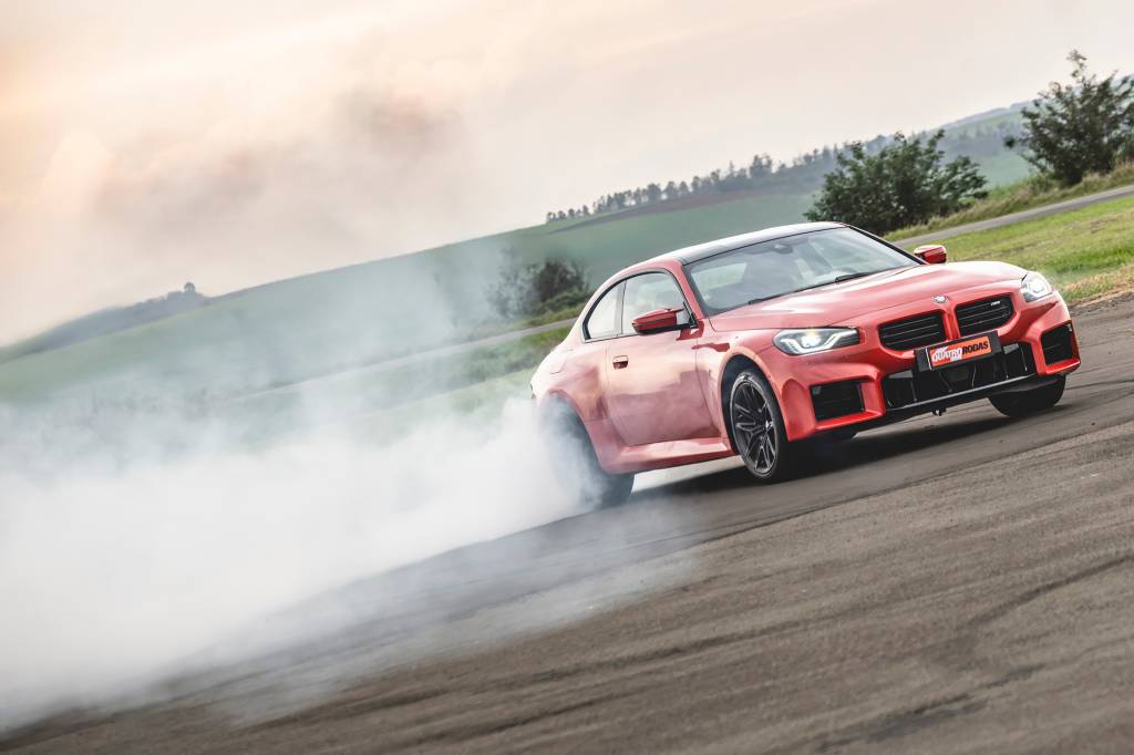 Último esportivo a gasolina da BMW, M2 também assusta pelo desempenho