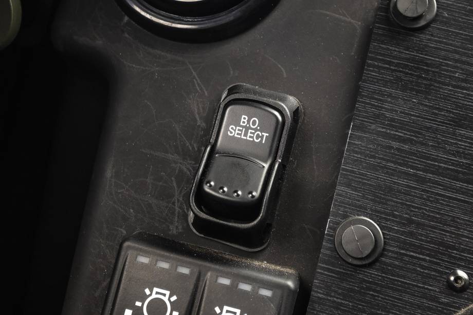 Botão que ativa o "blackout" Botão que ativa o "blackout"