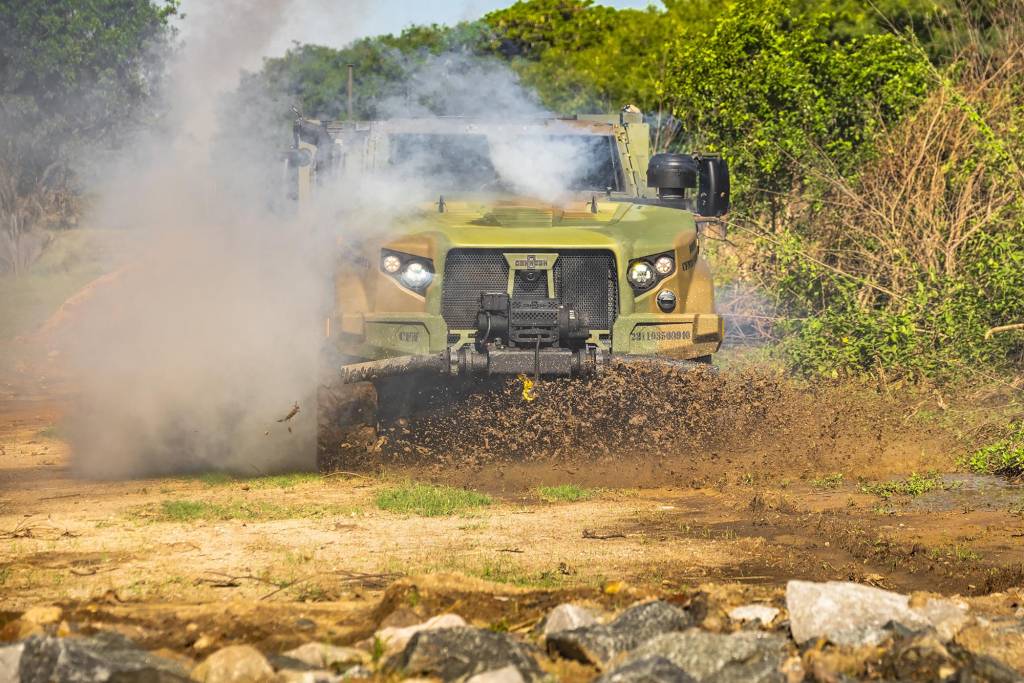 Oshkosh L-ATV Marinha do Brasil CFN (4) Oshkosh L-ATV Marinha do Brasil CFN