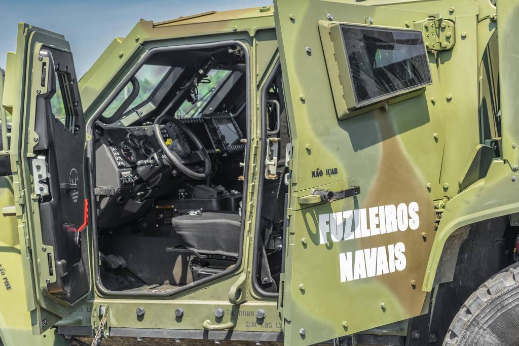 Oshkosh L-ATV Marinha do Brasil CFN (75) Oshkosh L-ATV Marinha do Brasil CFN
