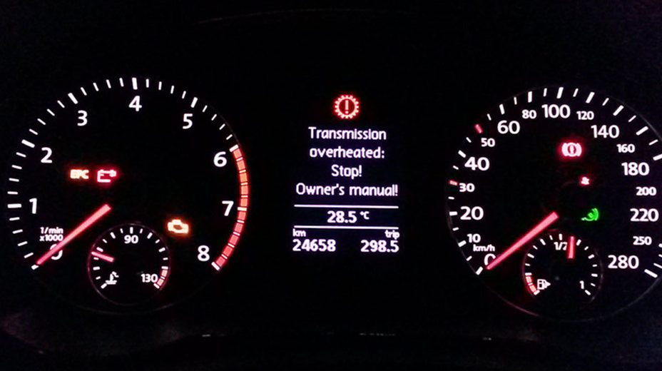 Fluido de transmissão muito quente diminui do torque à vida útil do carro