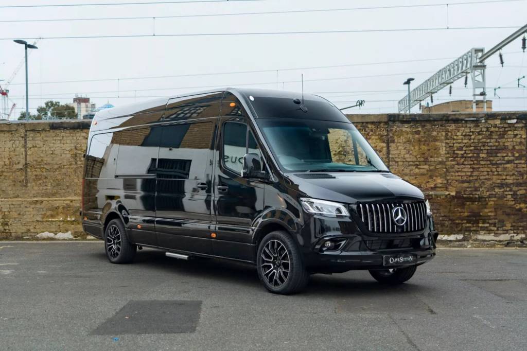Mercedes-Benz Sprinter de luxo tem PS5 e TV e custa R$ 1,1 milhão